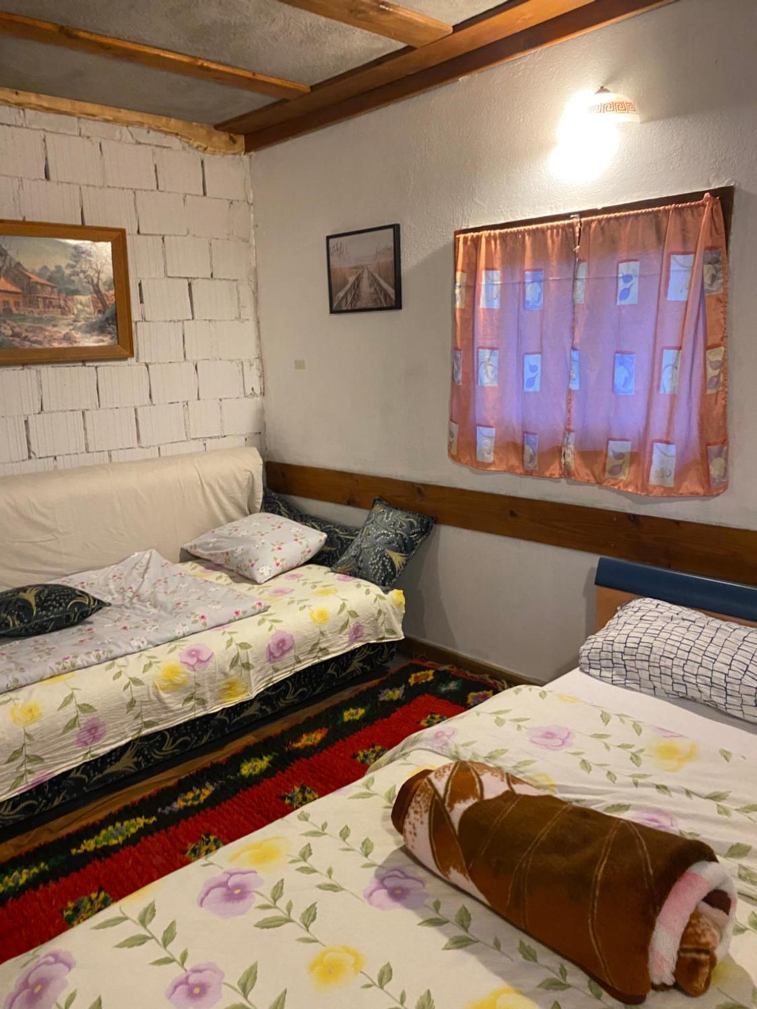 Farma 2 Guest House Cazin Exterior photo